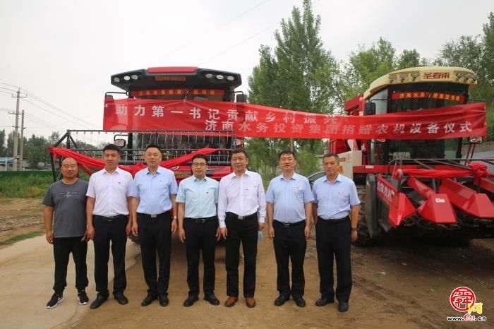 丰收时节不再愁南街村有了联合收割机