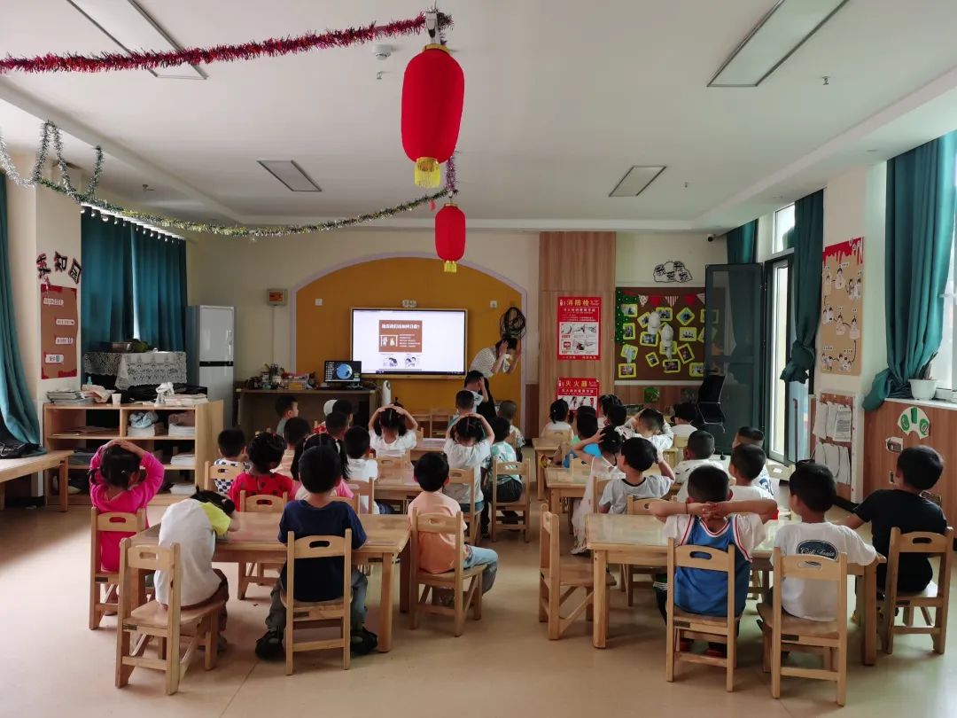 防震减灾安全常在莱芜区嬴昊实验幼儿园应急避震疏散演练