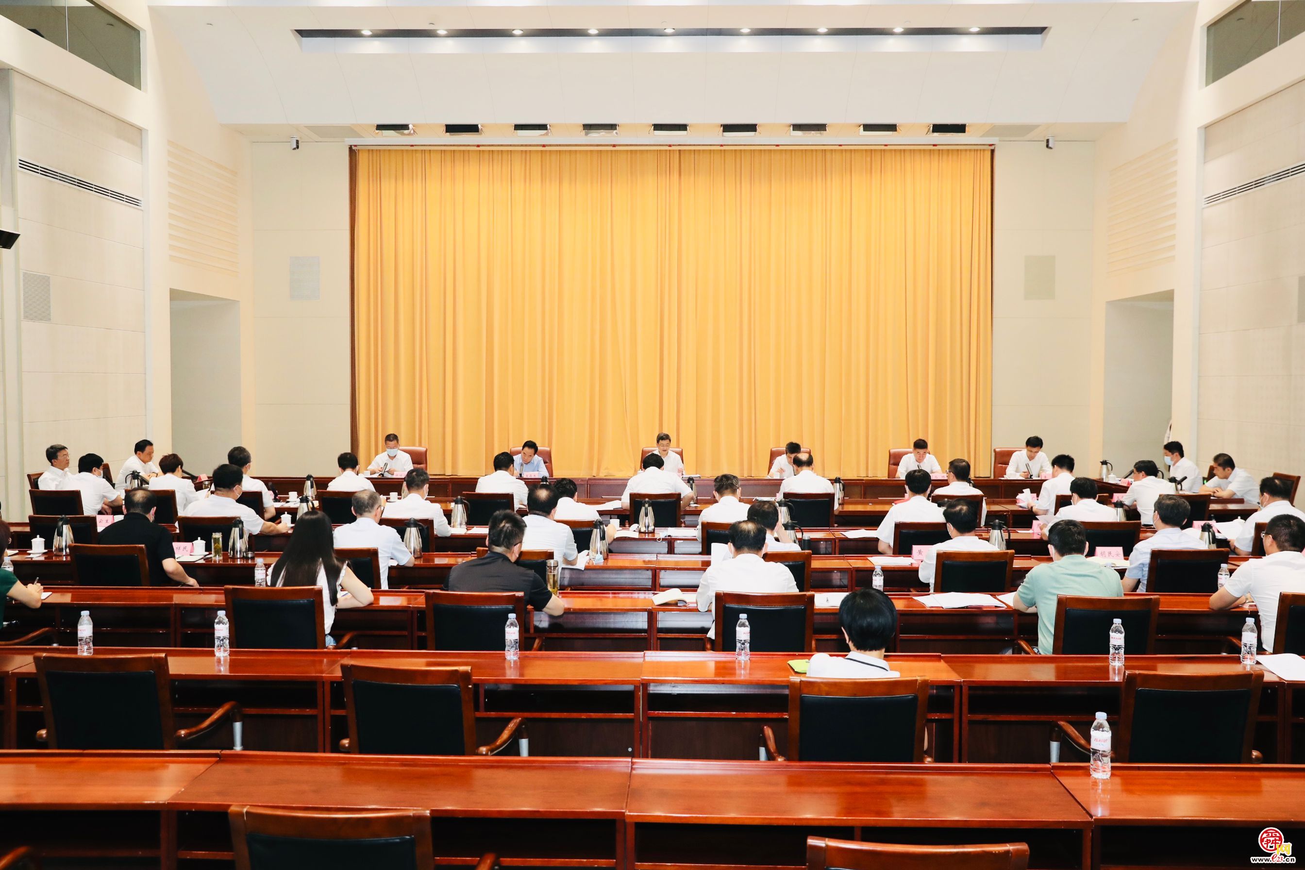 省级以上开发区高质量发展专题会议召开于海田主持并讲话