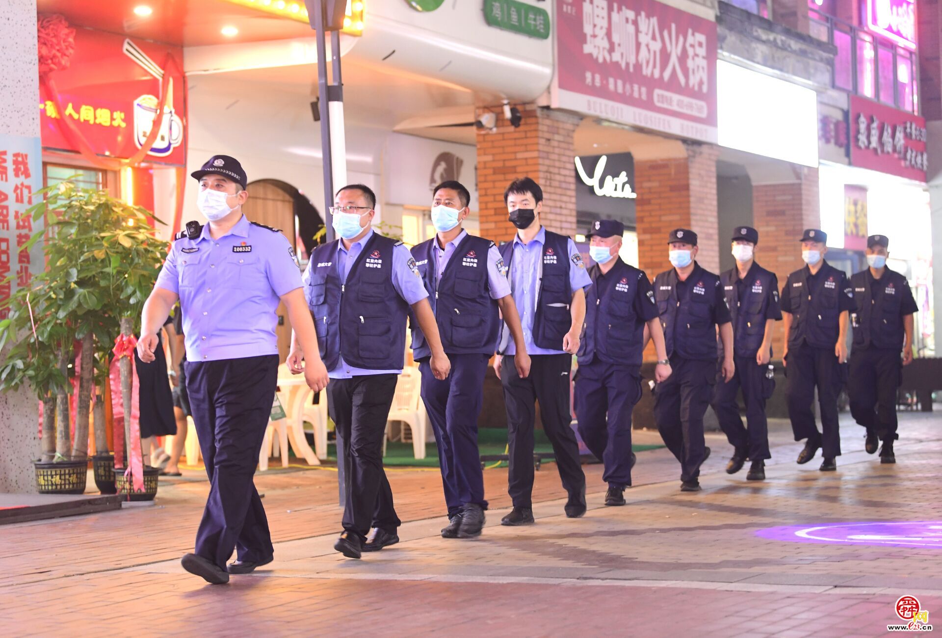 警察蓝携手义警蓝警民联动守护泉城平安