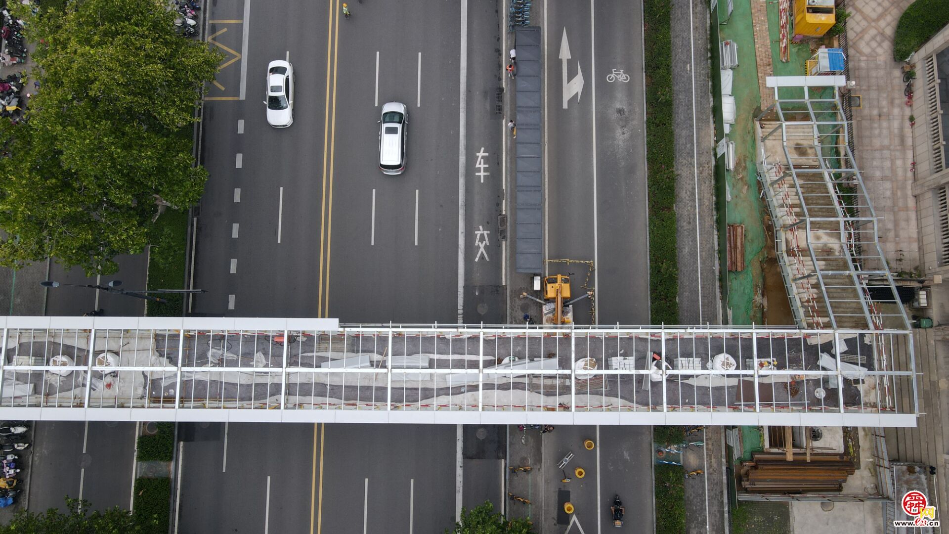 济南这里新添一座过街天桥未来市民过马路更快捷更安全了