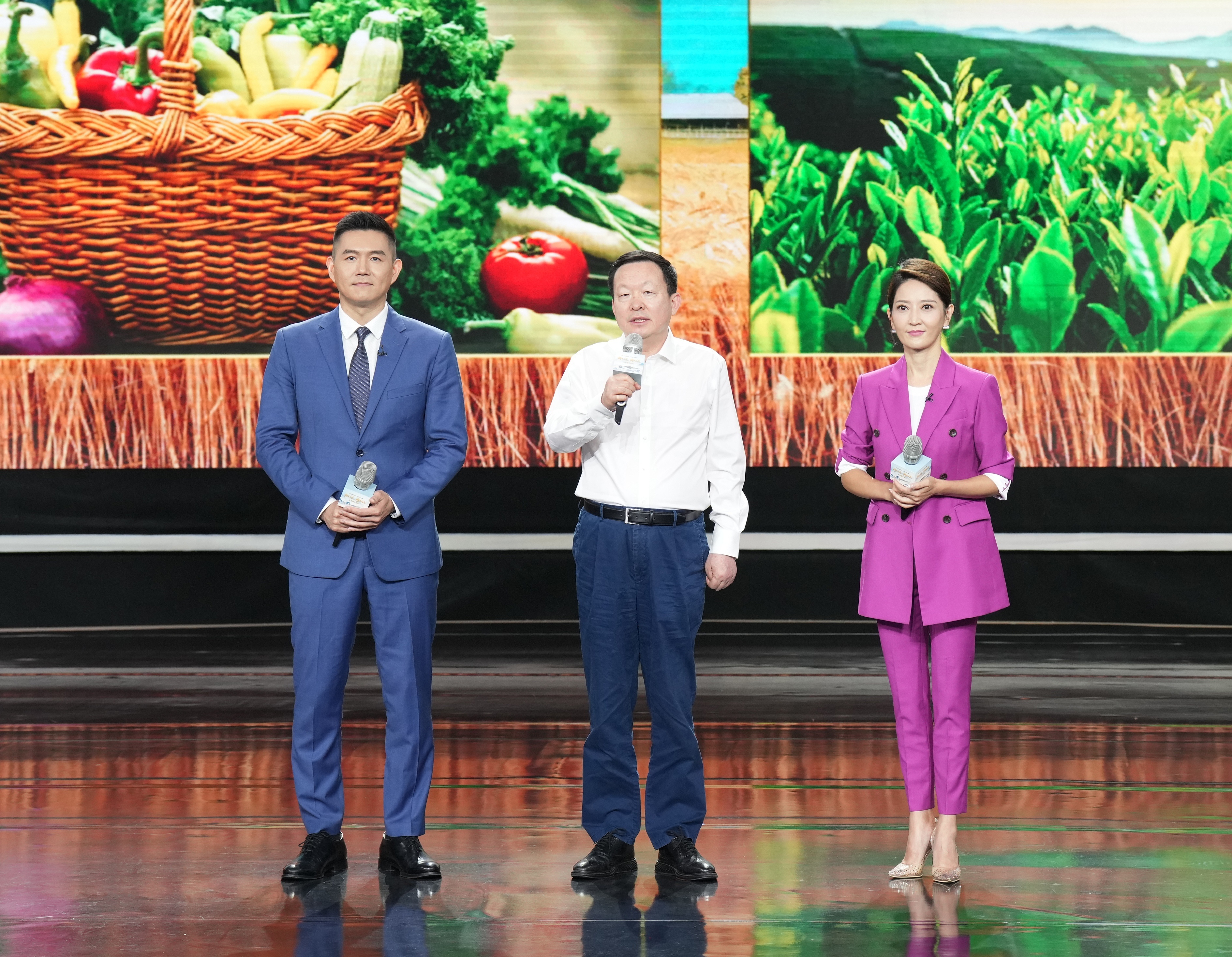 >正文>△山东省委副书记,省长周乃翔活动现场,周乃翔,白玉刚,曾赞荣