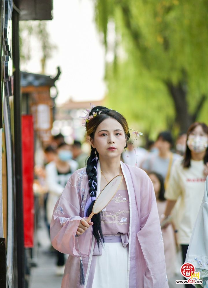 汉服遇上中秋 一场古与今的邂逅