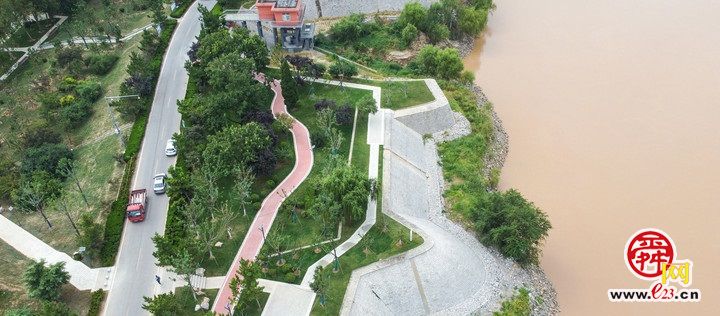 “红丝带”绕绿林  黄河百里风景区绿化提升