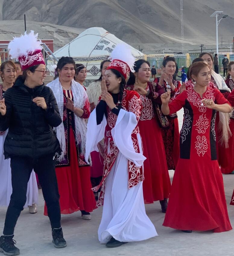 二十大代表风采丨李文娟帕米尔高原上的娃娃书记