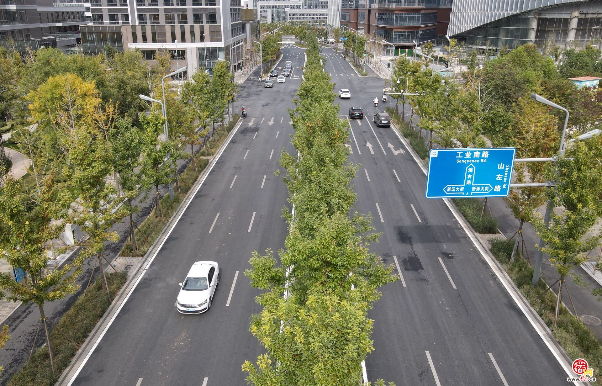 济南中央商务区多条道路建设收尾