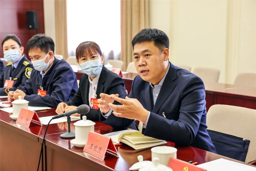 13任司机长出了5位党代表，这个英雄机车组靠的是什么？