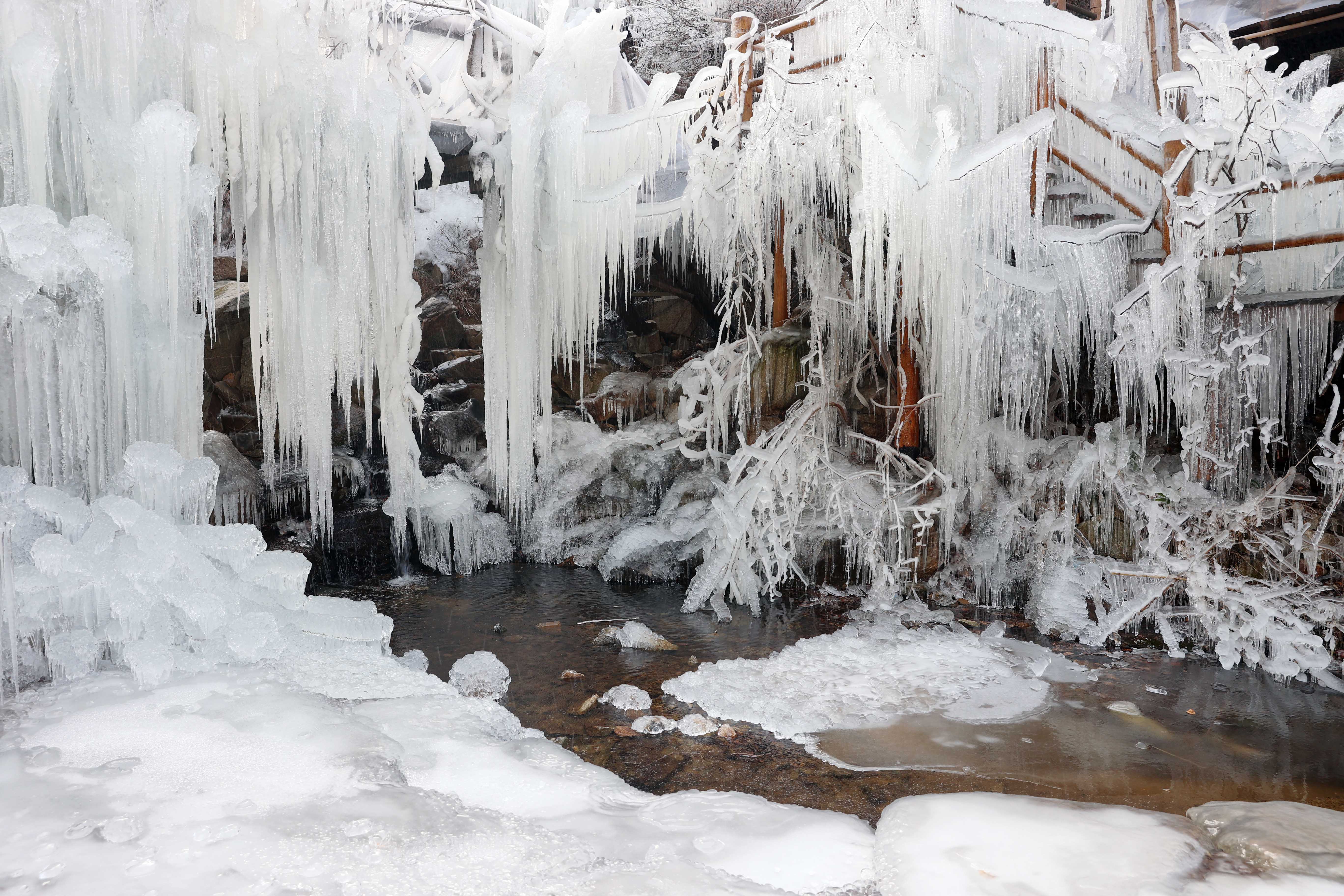 济南九如山冰瀑美景宛如童话世界