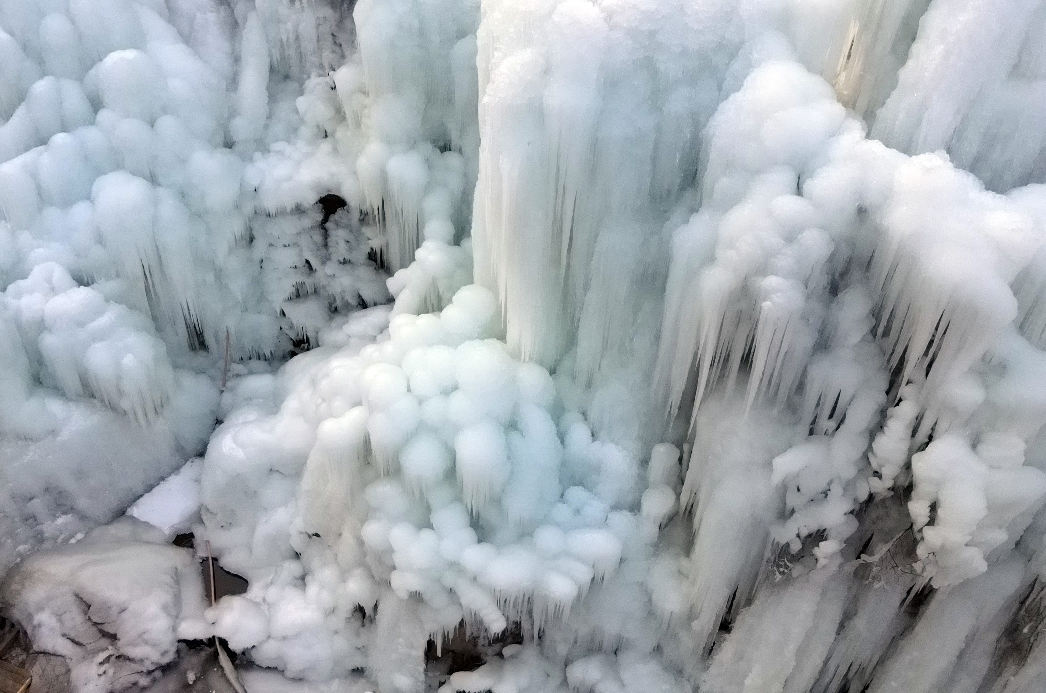 济南九如山冰瀑美景宛如童话世界