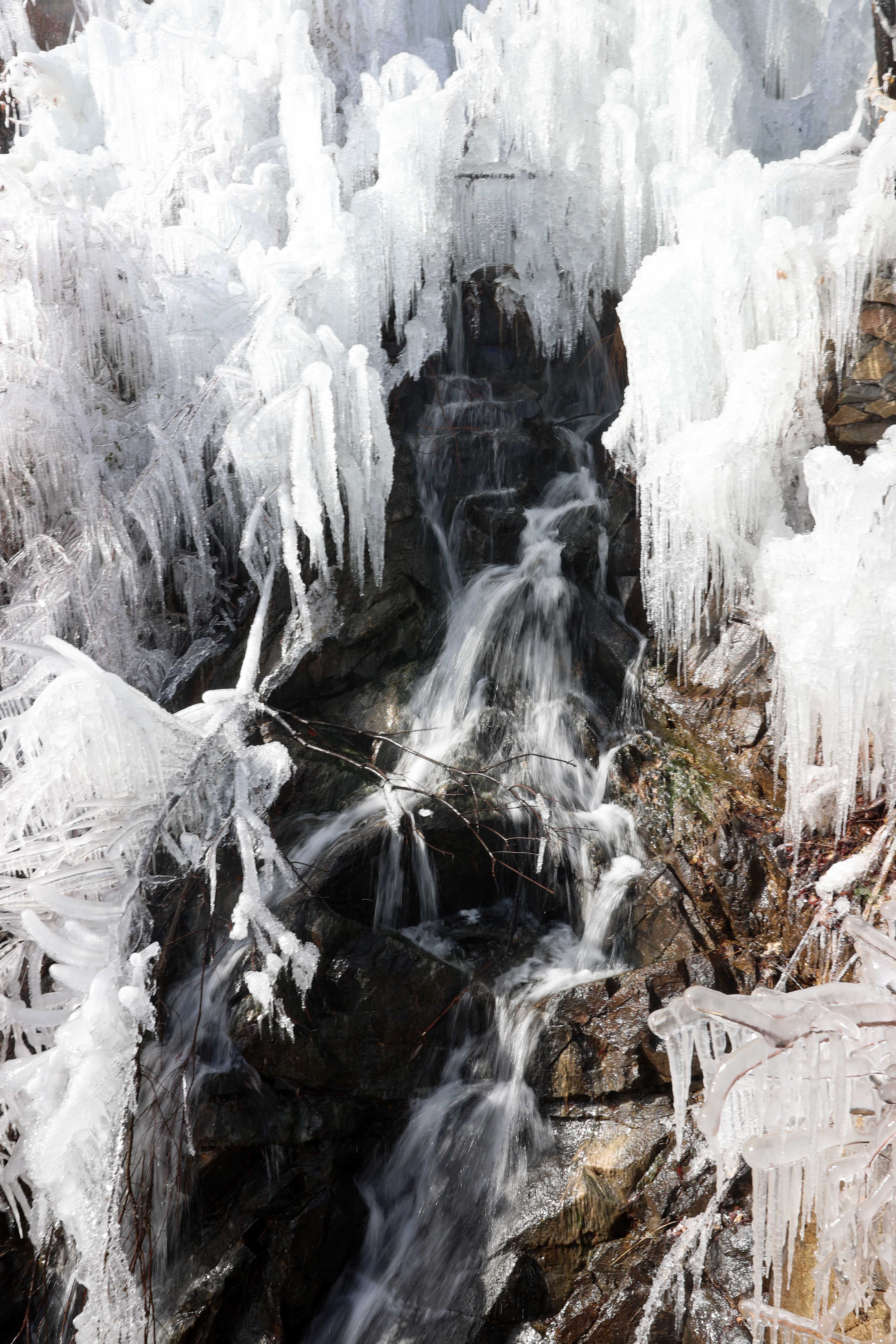 济南九如山冰瀑美景宛如童话世界