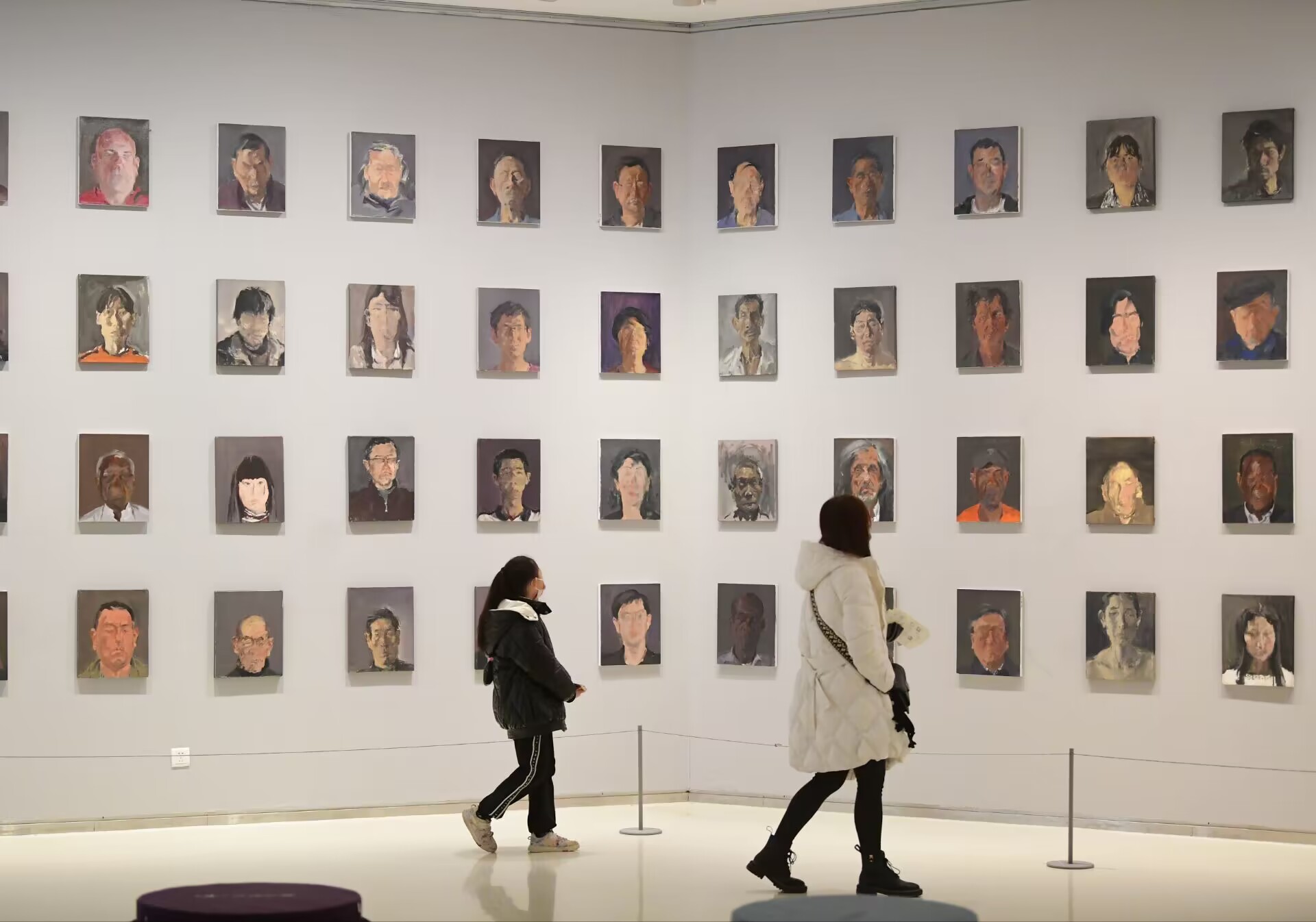 “共生世界—2022济南国际双年展”帷幕揭开 济南市民感受当代艺术的光影魅力