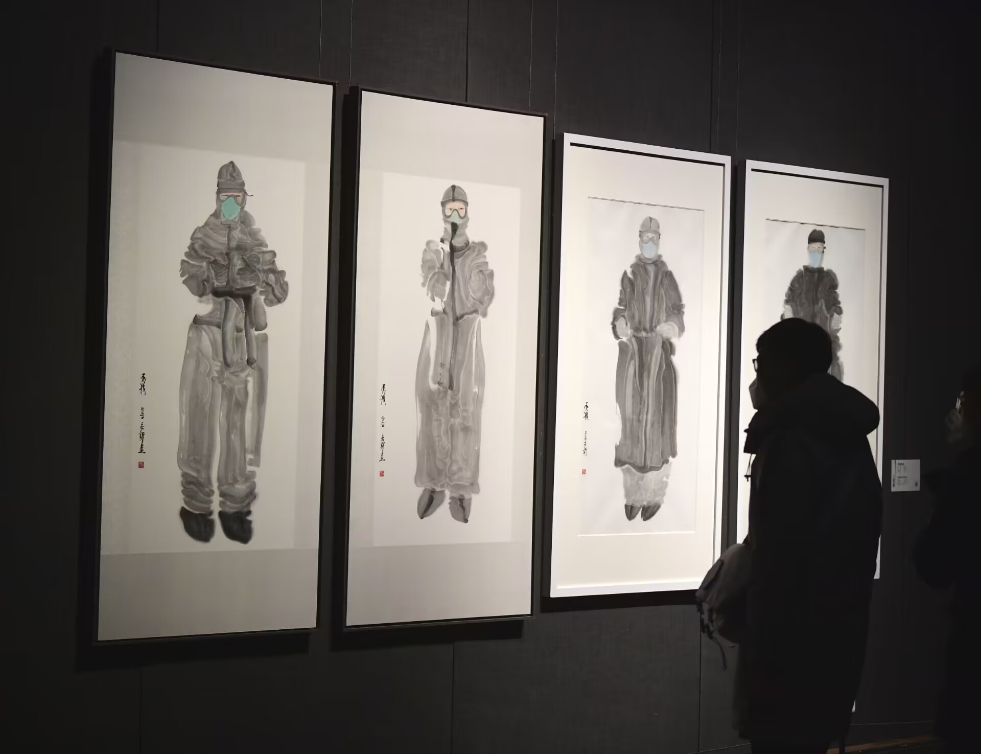 “共生世界—2022济南国际双年展”帷幕揭开 济南市民感受当代艺术的光影魅力