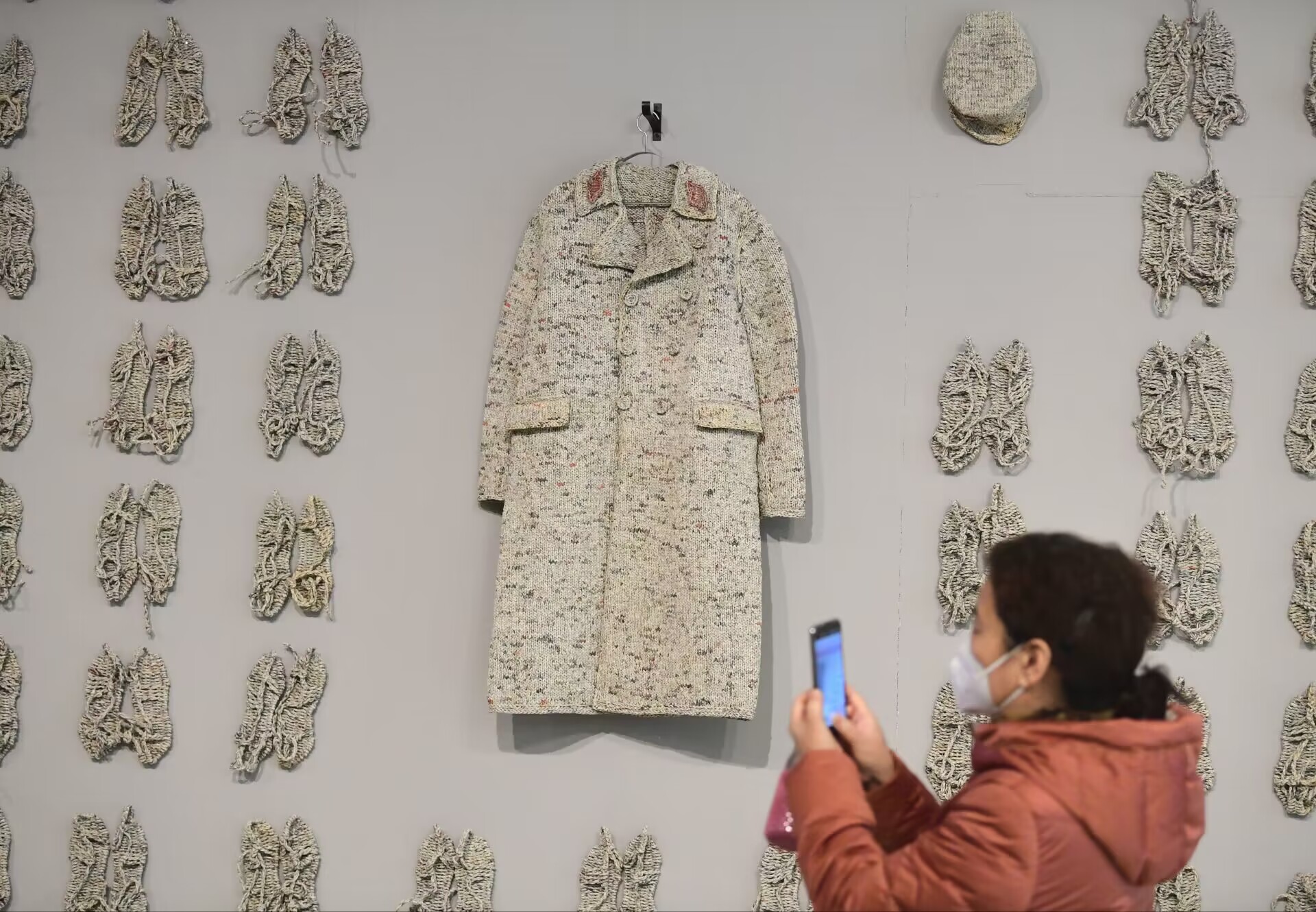 “共生世界—2022济南国际双年展”帷幕揭开 济南市民感受当代艺术的光影魅力