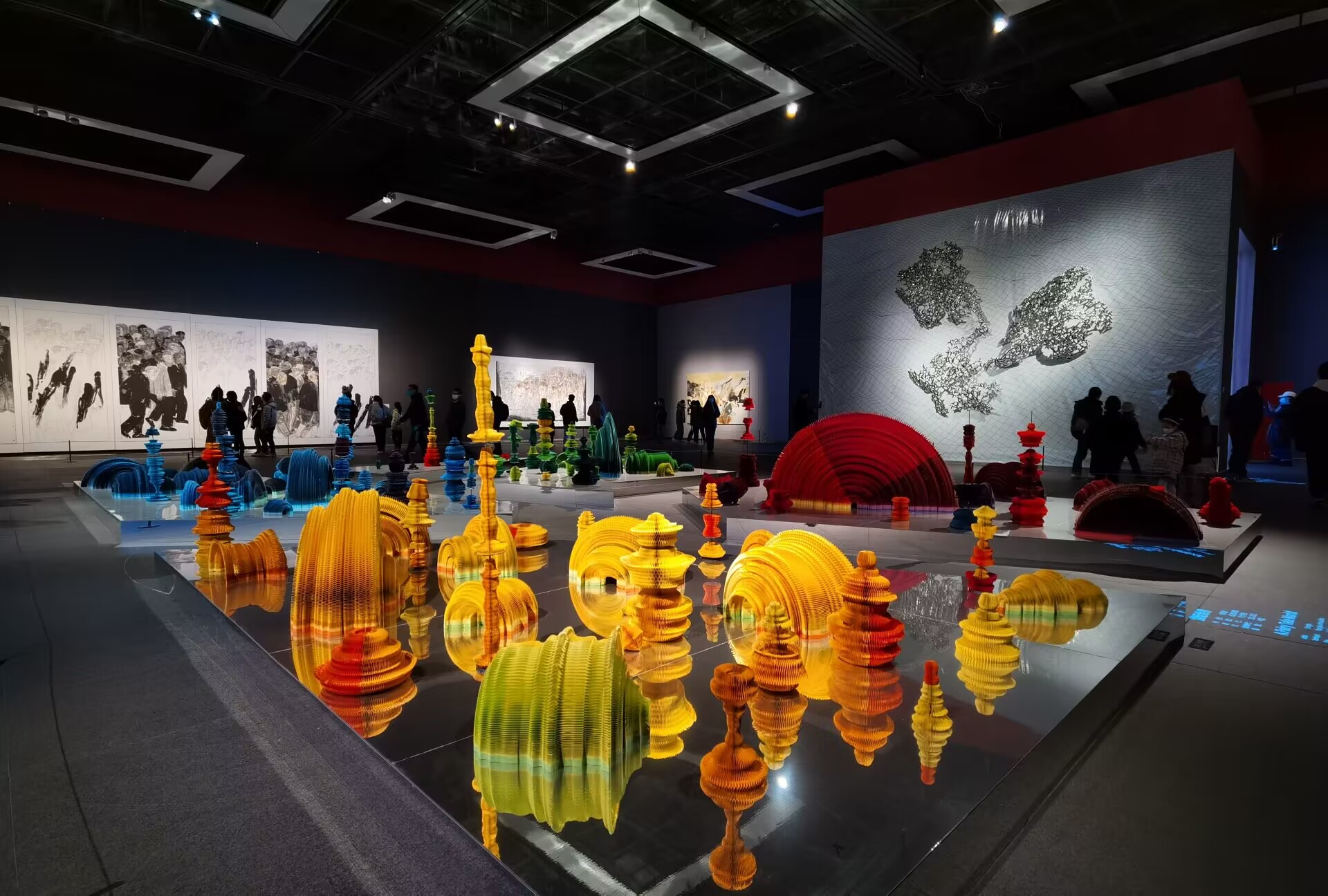 共生世界2022济南国际双年展帷幕揭开济南市民感受当代艺术的光影魅力