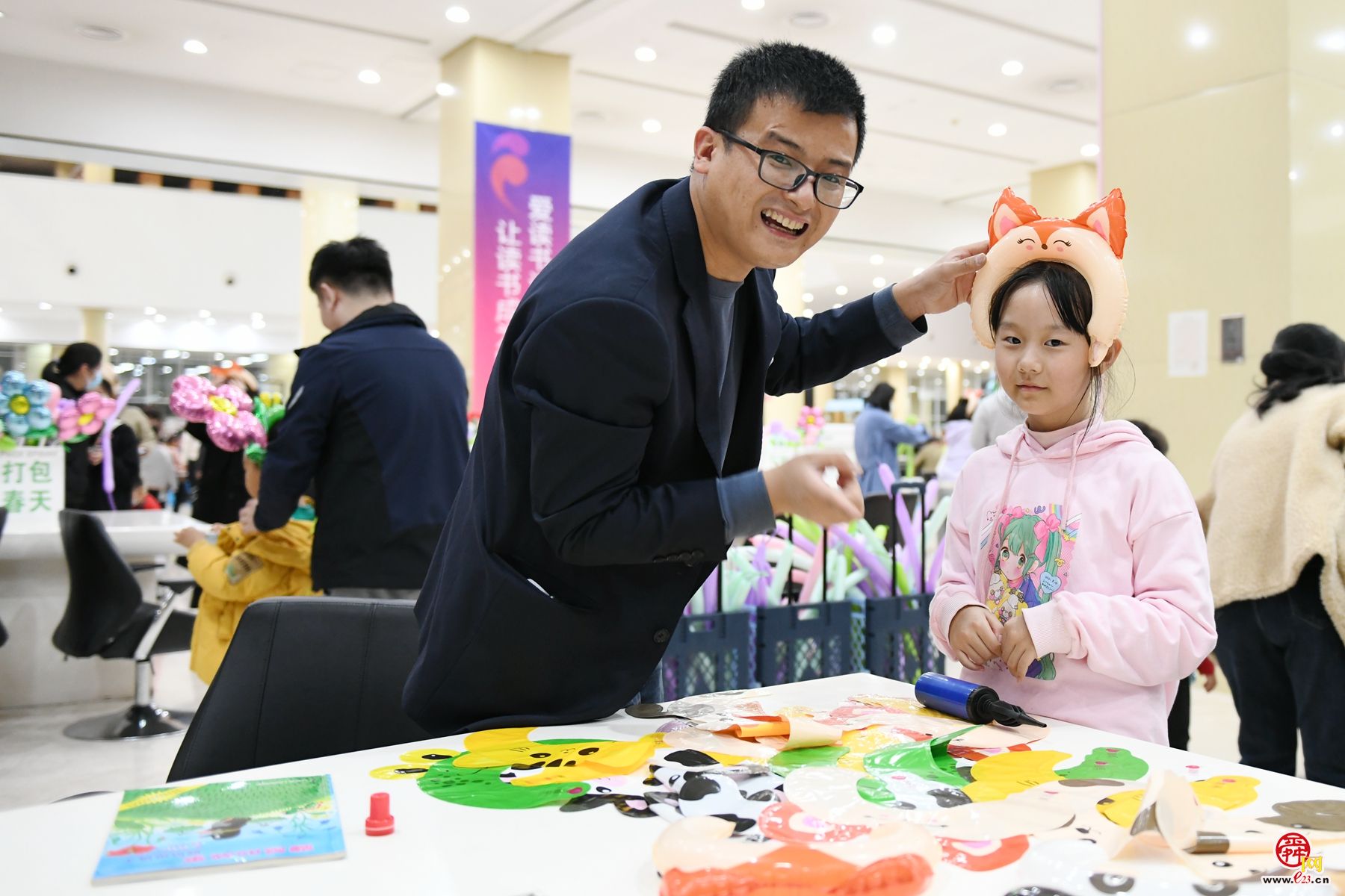 融媒·画像丨图书馆员，一份看似轻松，实则很“烧脑”的工作——城市“领读人”