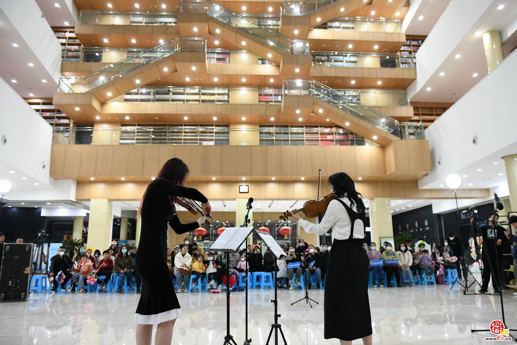 融媒·画像丨图书馆员，一份看似轻松，实则很“烧脑”的工作——城市“领读人”