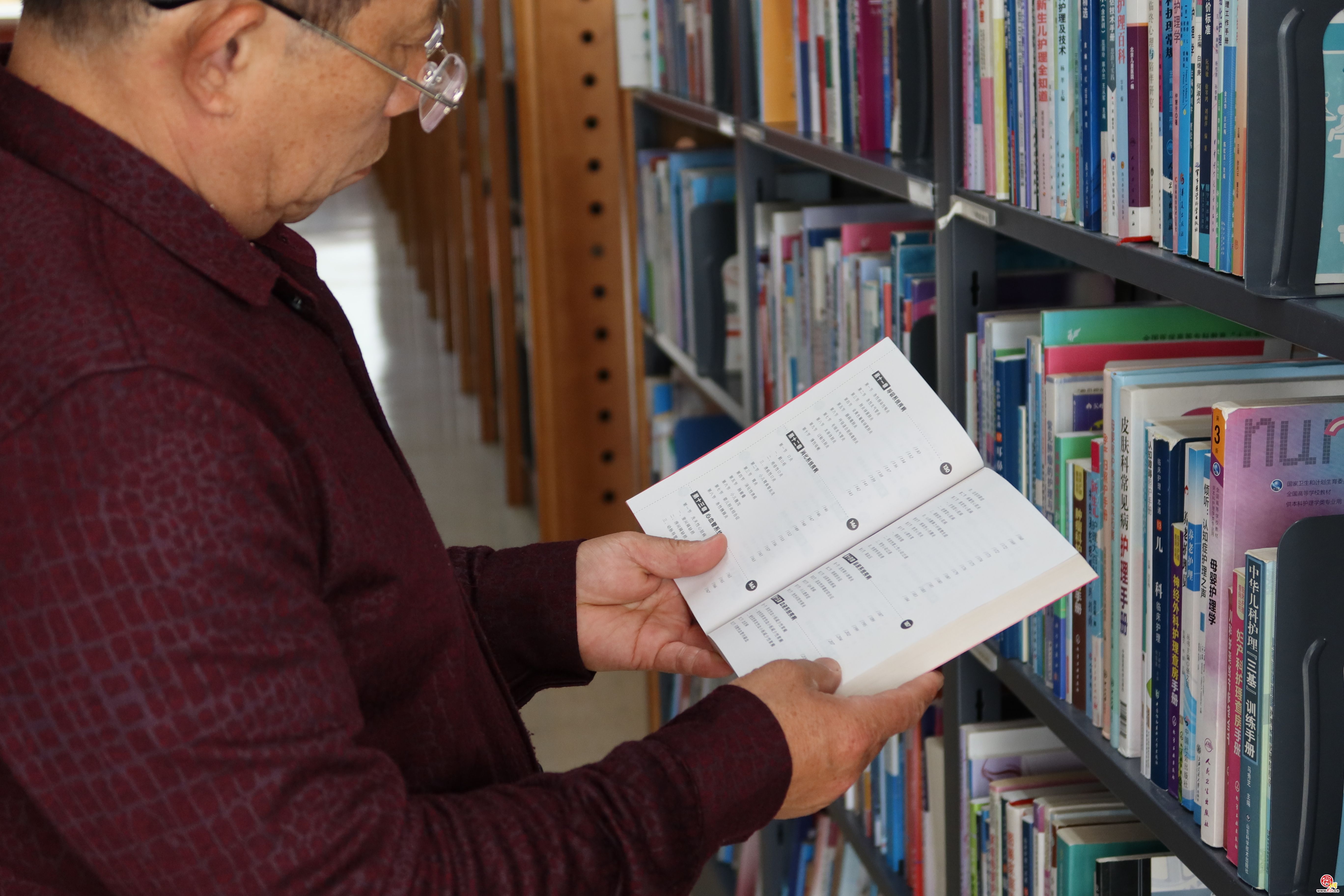 融媒·画像丨图书馆员，一份看似轻松，实则很“烧脑”的工作——城市“领读人”