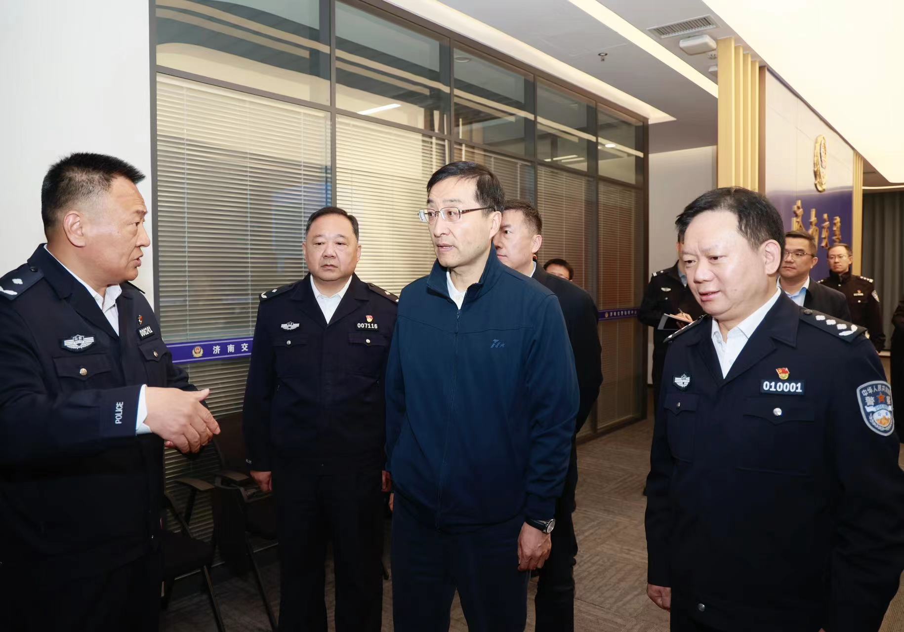 刘强调研节日市场保供景区运行和交通管理时强调优化服