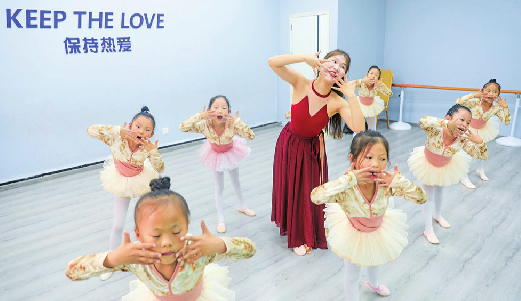 女孩在长清孝里开设舞蹈学校，每周义务上课两天
