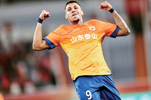 谢文能传射建功，泰山队2:1力克三镇