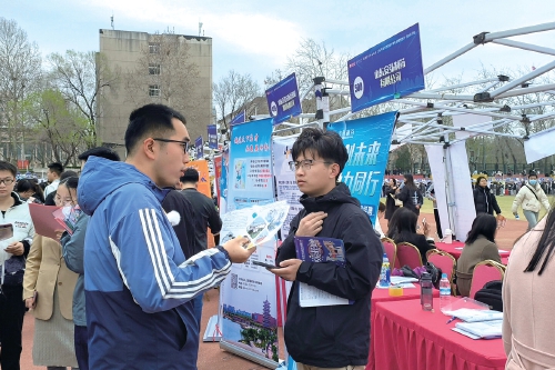 共同富裕“不落一人”“一老一小”实事办好 济南用民生实事托起群众“稳稳的幸福”