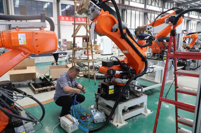 融媒·画像丨驯化一位"钢铁工友"