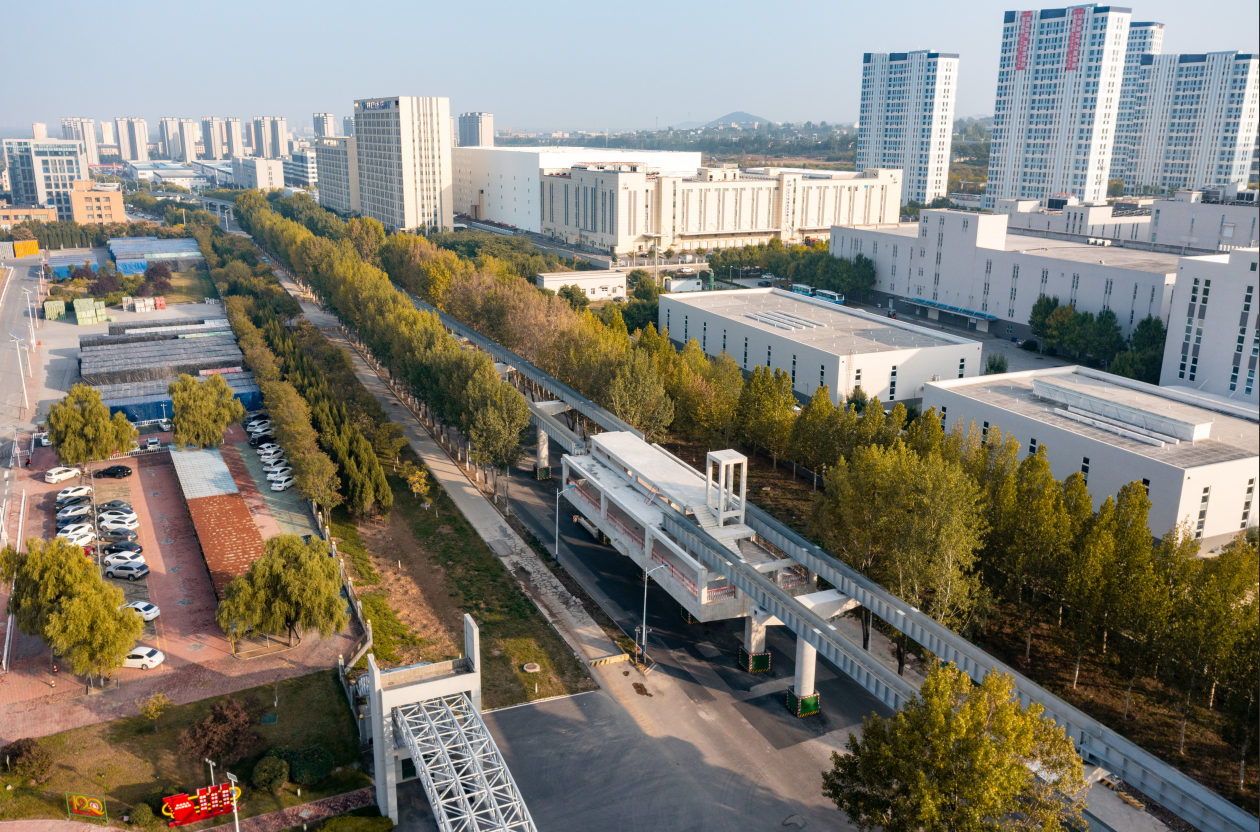 融媒·见证丨车在绿中行，人在画中游——“云巴”与法桐的约定