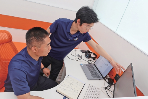 融媒·画像丨一张“飞行服务网”，激活万亿“云端市场”——低空拓荒人