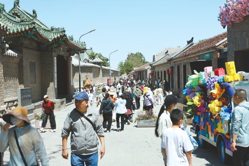一年四季 泉在济南｜文旅“一路繁花” 消费“热辣滚烫” 济南30家景区5月3日纳客103.91万人次