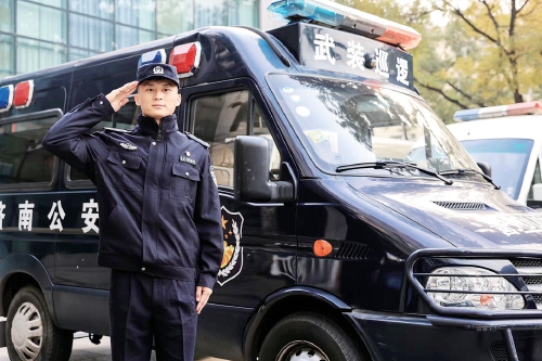 历城公安分局“90后”辅警宋远滨：两次出手再现“教科书式　救援”