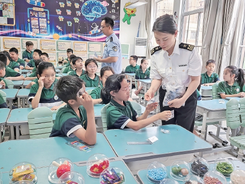 济南开展丰富多彩反走私禁毒宣传活动