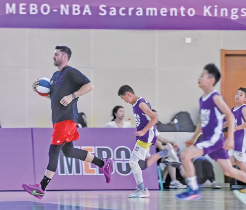 “MEBO美宝-NBA萨克拉门托国王队国际青少年篮球文化交流活动”在济南历城二中盛大启幕