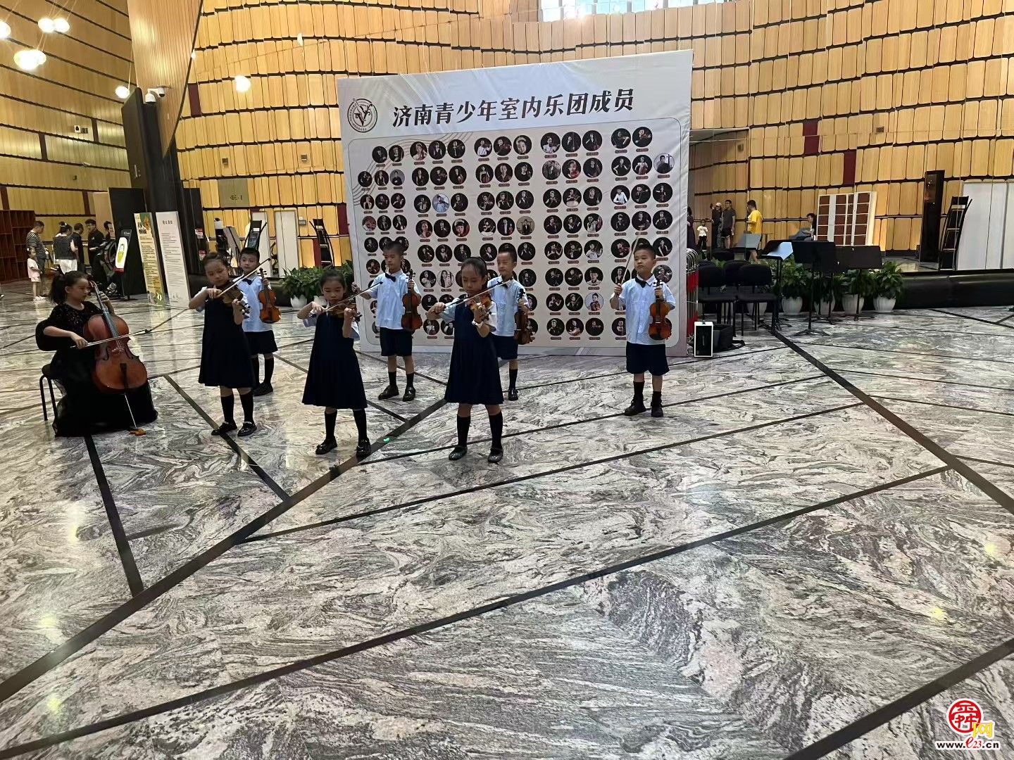 弦歌不辍 泉韵悠扬 “2025济南弦乐艺术季——济南青少年室内乐团成立音乐会”在省会大剧院圆满落幕