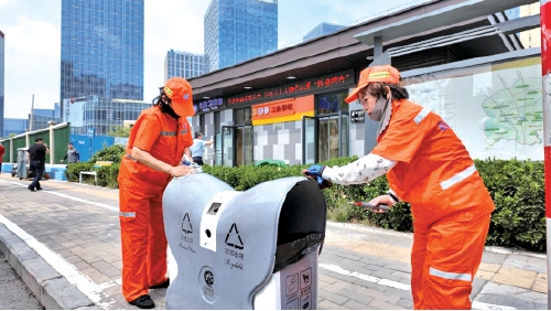 济南为环卫工人撑起高温“防护伞”