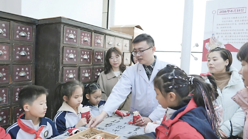 济南市中西医结合医院打造中医药文化进校园“齐鲁范式”
