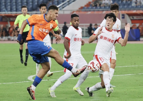 山东泰山2：1战胜长春亚泰