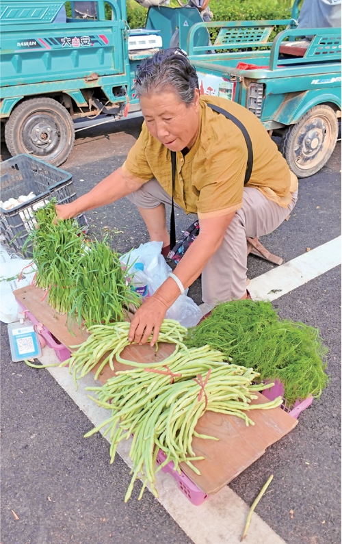 商河“晨曦摊区”：城管变“伙伴”，摊贩有了“暖心家”