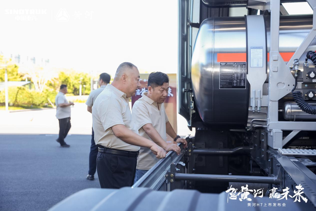 从造出中国第一辆重卡，到新产品引领行业风尚——“黄河”传奇