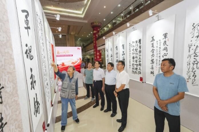 济南纪念中国人民抗日战争暨世界反法西斯战争胜利80周年军地书画展正在进行中