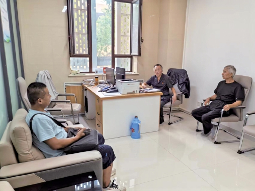 法官来到综治中心