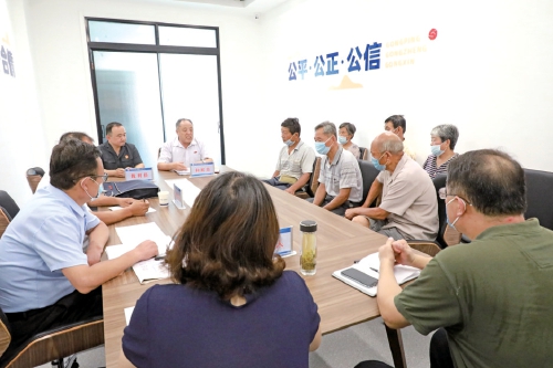 法官来到综治中心