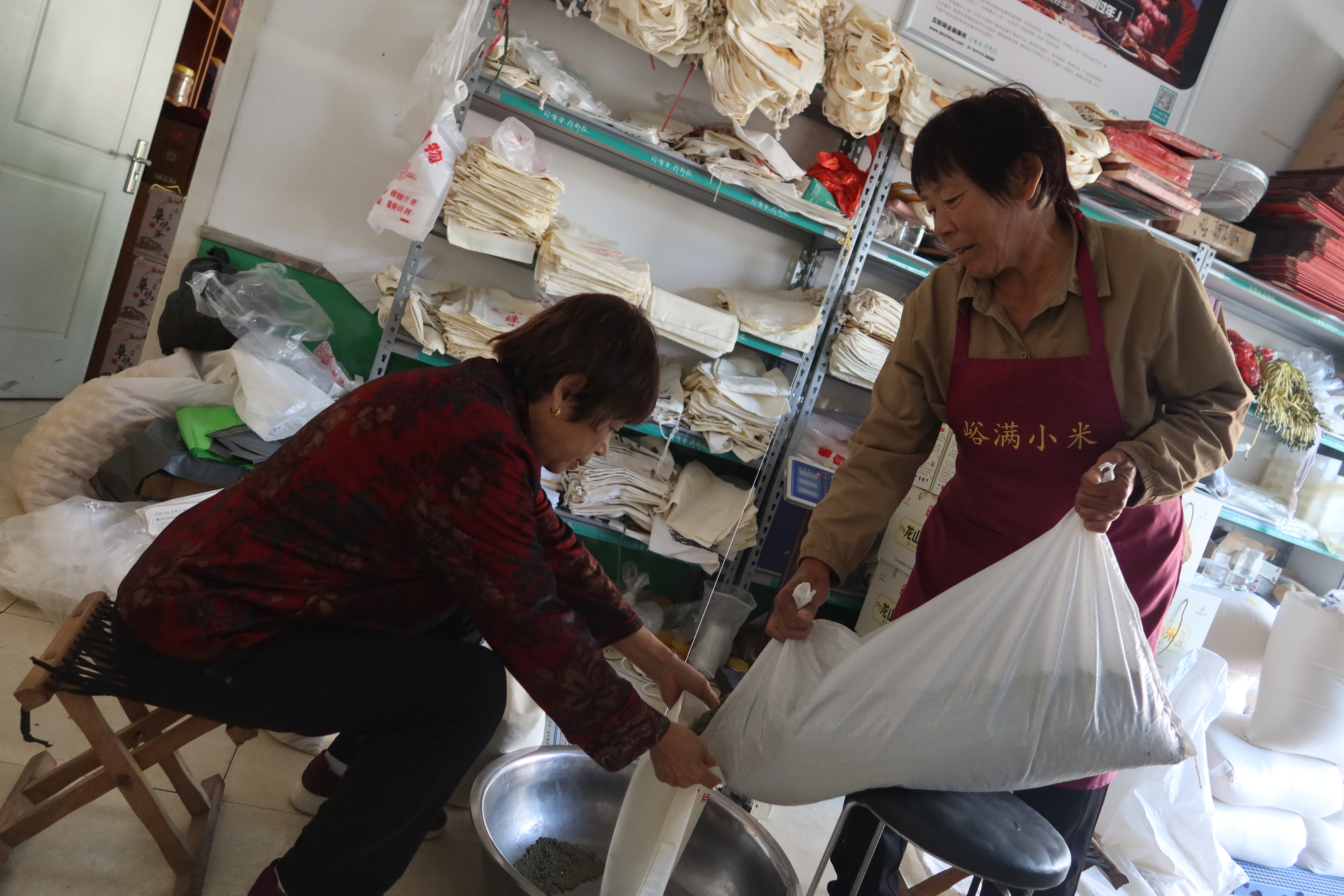 融媒·画像丨人到中年，她还是那个“小米姑娘”