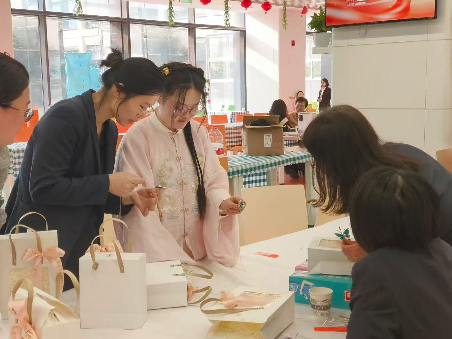 融媒·见证丨我在百花洲这一年：从“小白”到“主理人”，一名大学生的“创业逆袭”