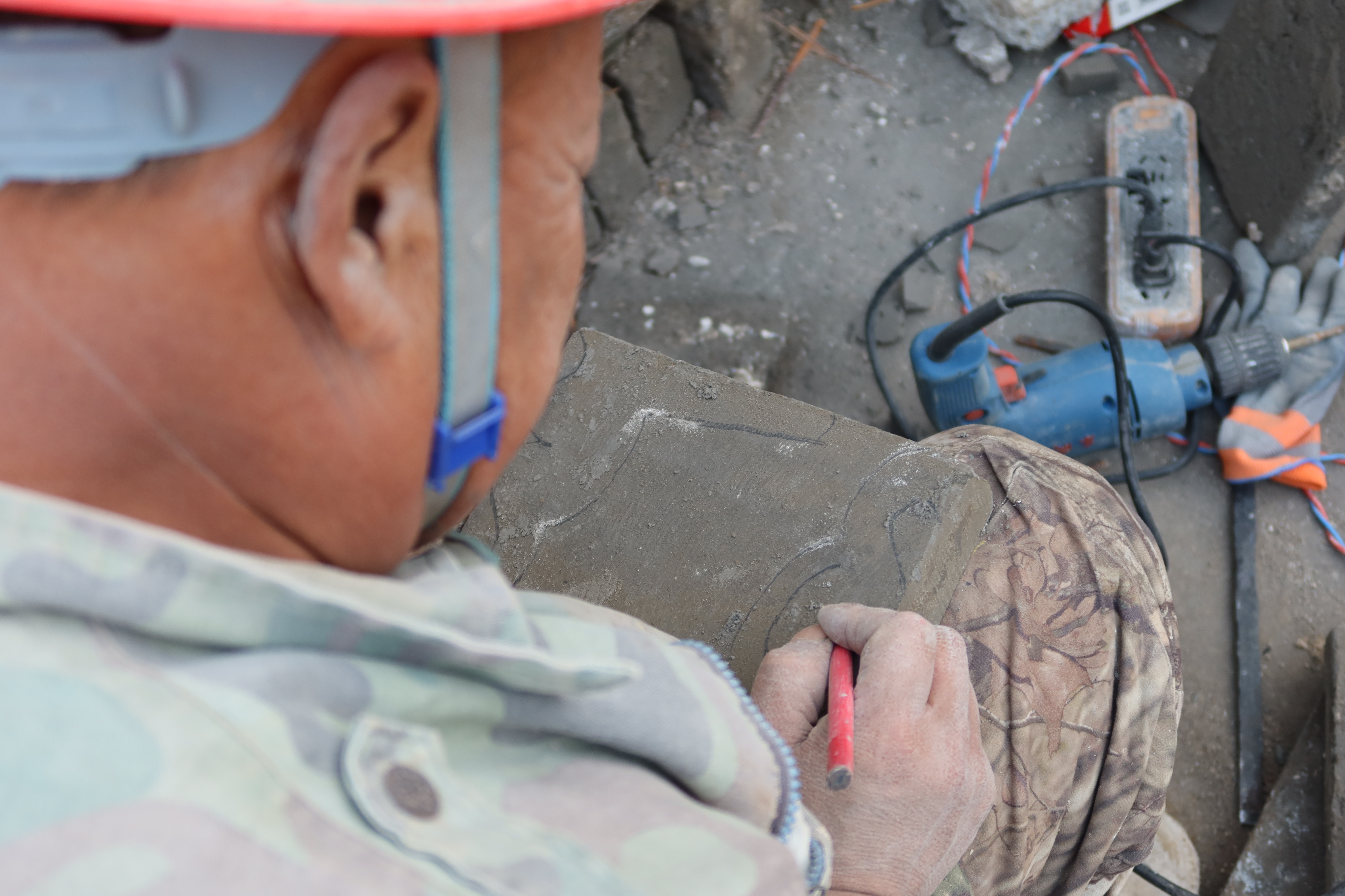 融媒·画像丨一场穿越时空的“对话”，让古建重获新生——“上房揭瓦”的他们