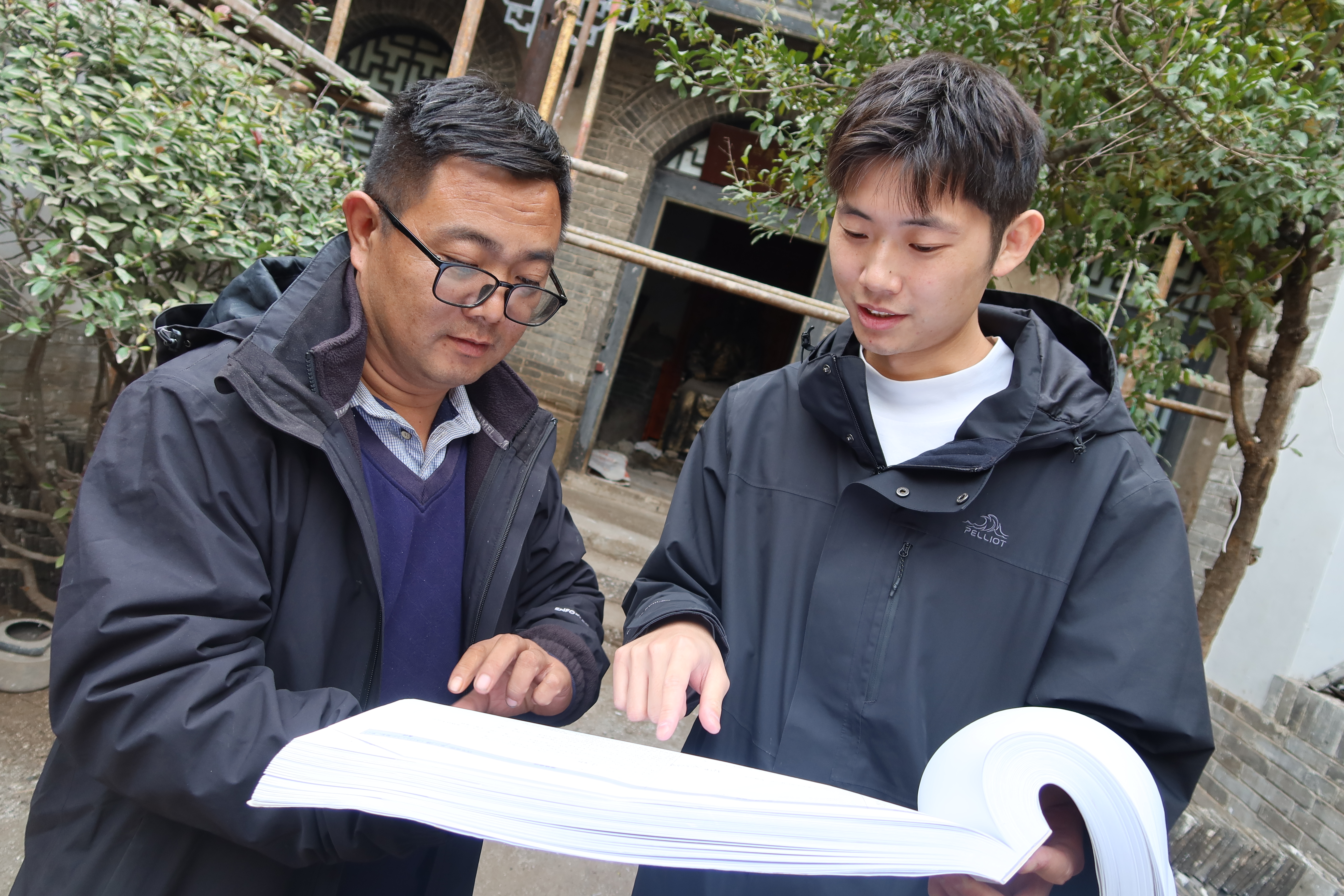 融媒·画像丨一场穿越时空的“对话”，让古建重获新生——“上房揭瓦”的他们