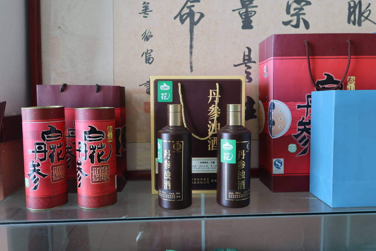 融媒·画像丨一位农民与“一株白花”的循证之旅——驯“仙草”