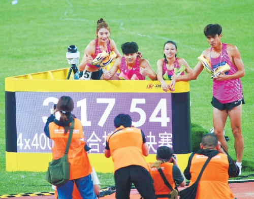 十五运田径首金诞生