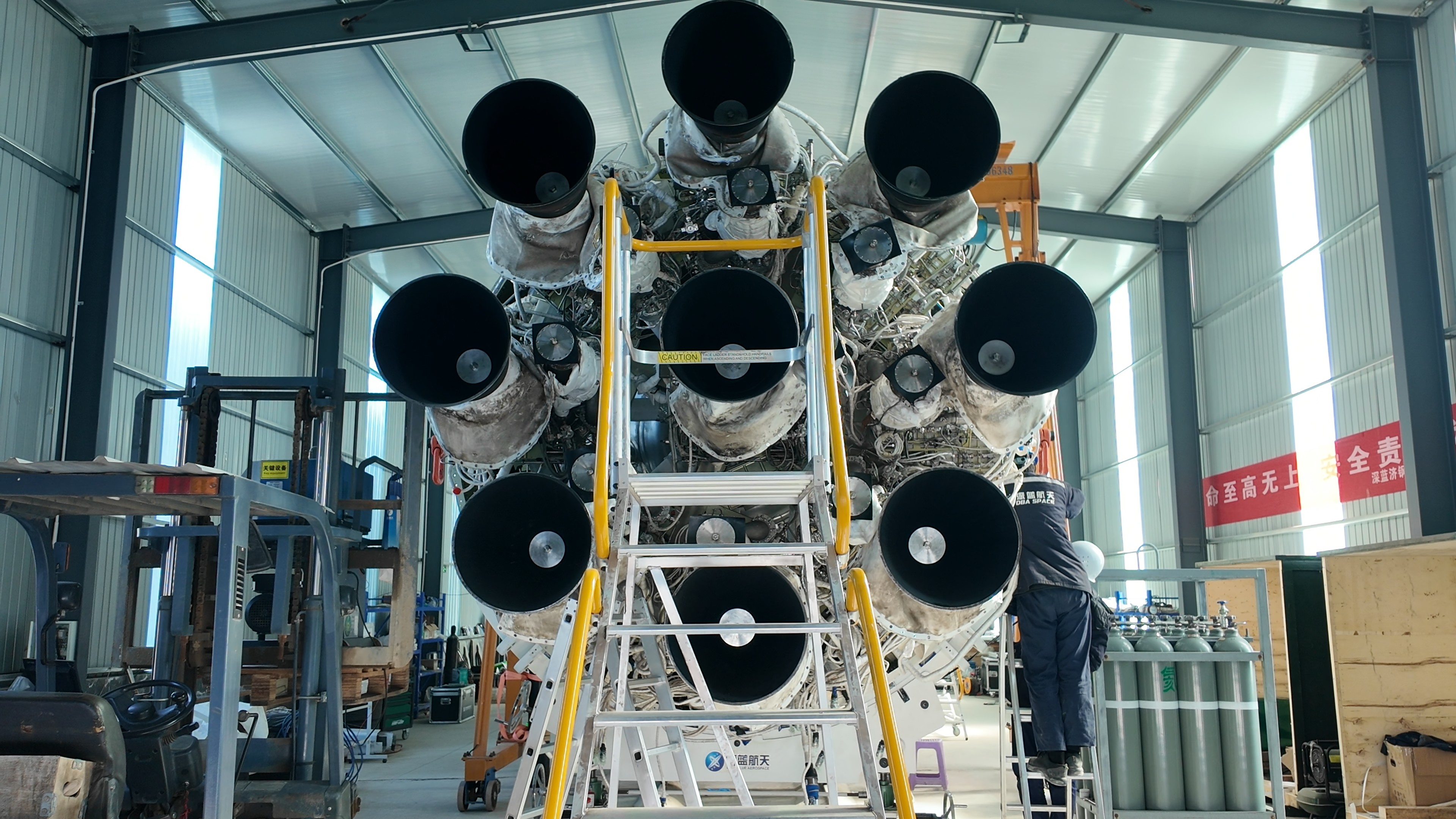 融媒·见证丨济南唯一试车基地，完成“可回收”火箭关键考核——火箭“返航”，这里“铺路”！