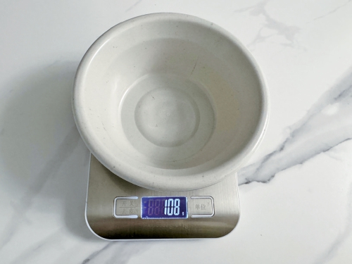 市民反映草莓市场盆重超标隐形加价，记者实测探访济南市场