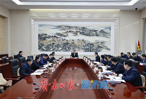 市委常委会召开会议 学习习近平总书记重要署名文章 研究纵深推进全面从严治党等事项 市委常委会召开会议 学习习近平总书记重要署名文章 研究纵深推进全面从严治党等事项